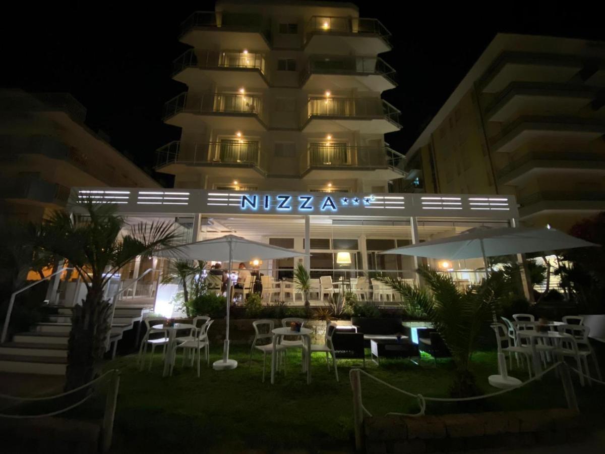 Hotel Nizza Frontemare Lido di Jesolo Esterno foto